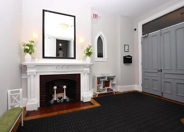 Stylish Studio On Newbury St #3